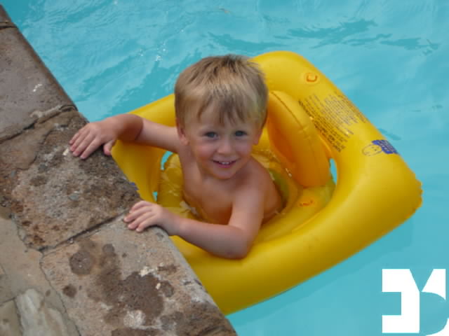 Parenti - Julian - 20061009 - in piscina - 063-NET.JPG